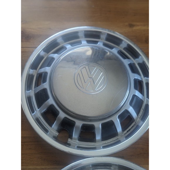 VW Trim Rings AND Hubcaps. 6 Trim Rings & 5 Hubcaps. Rings = 321.601.155.BYDM - Picture 4 of 16